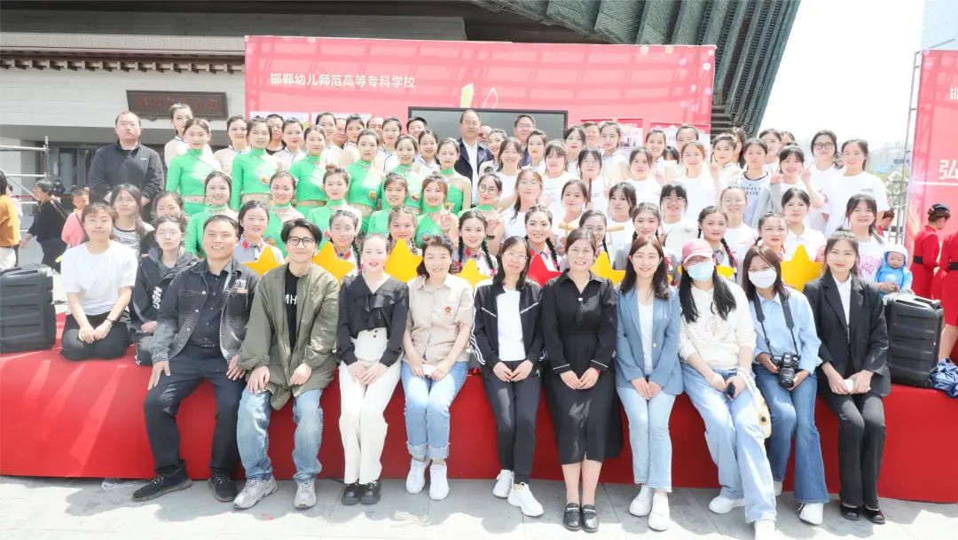 表达了军民团结一家亲的浓厚的军民鱼水