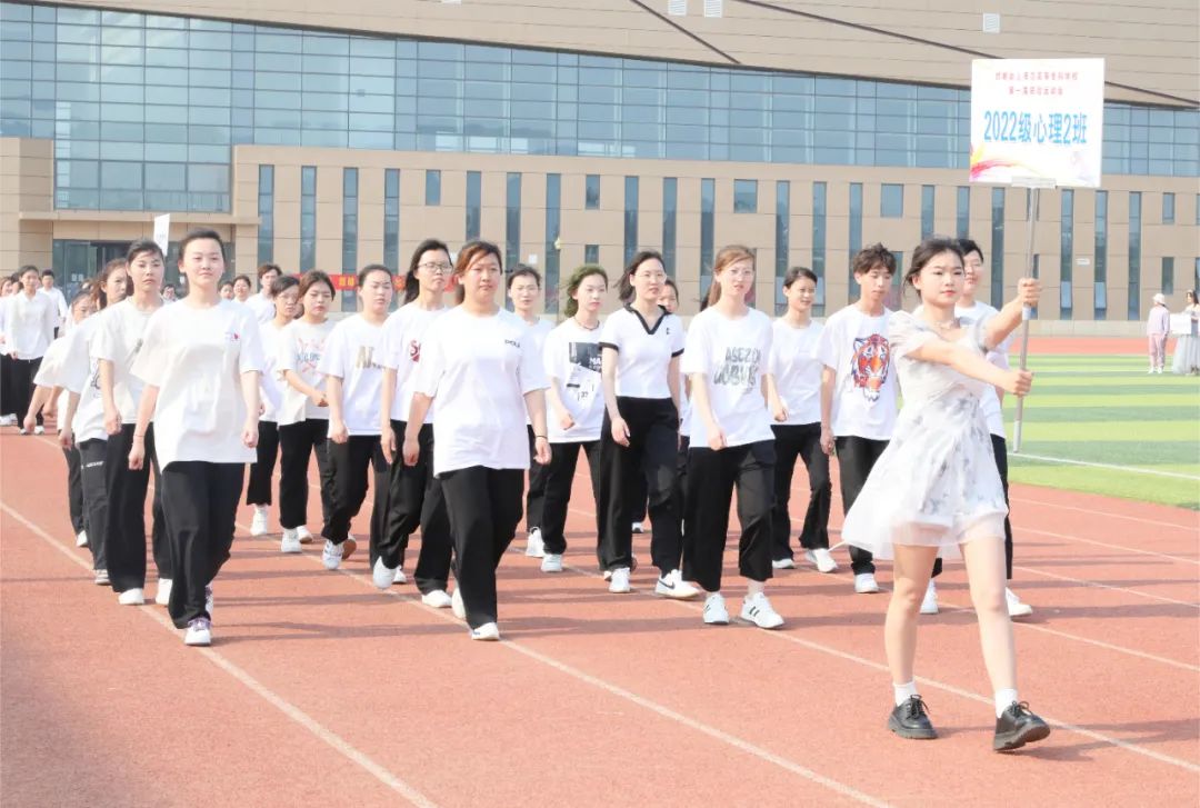 主校区5000余名师生参加了开幕式
